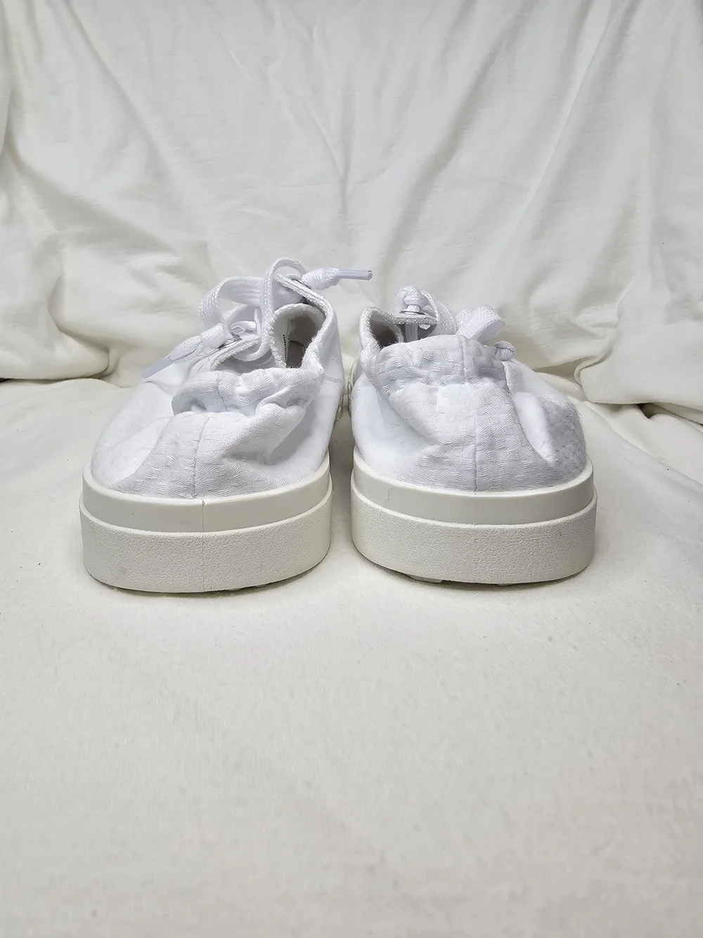 Time and Tru Women's Scrunchback White Canvas Casual Sneakers